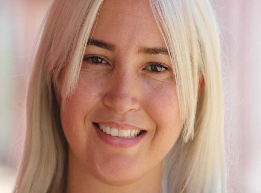 meme mujer triste feliz